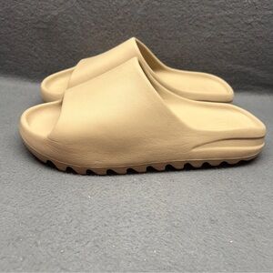 Yeezy Sandals in Bone color Size 12US